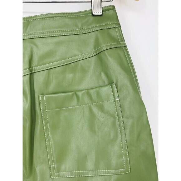 NWT Pretty Garbage Green Faux Leather Mini Skirt with pockets Size Medium - Picture 6 of 7